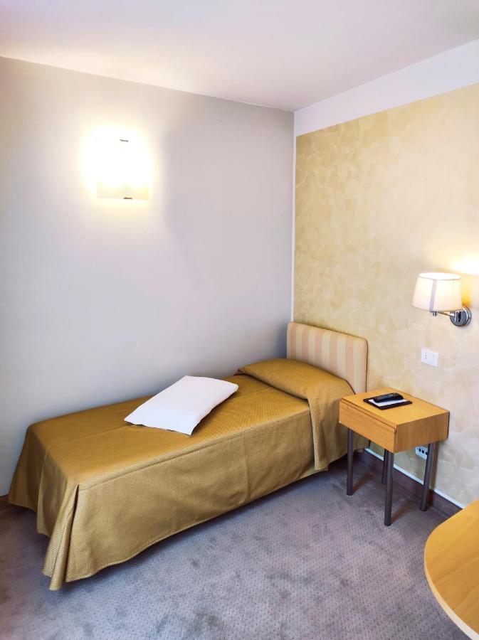 Hotel Dependance Silvestro Garda  Eksteriør billede