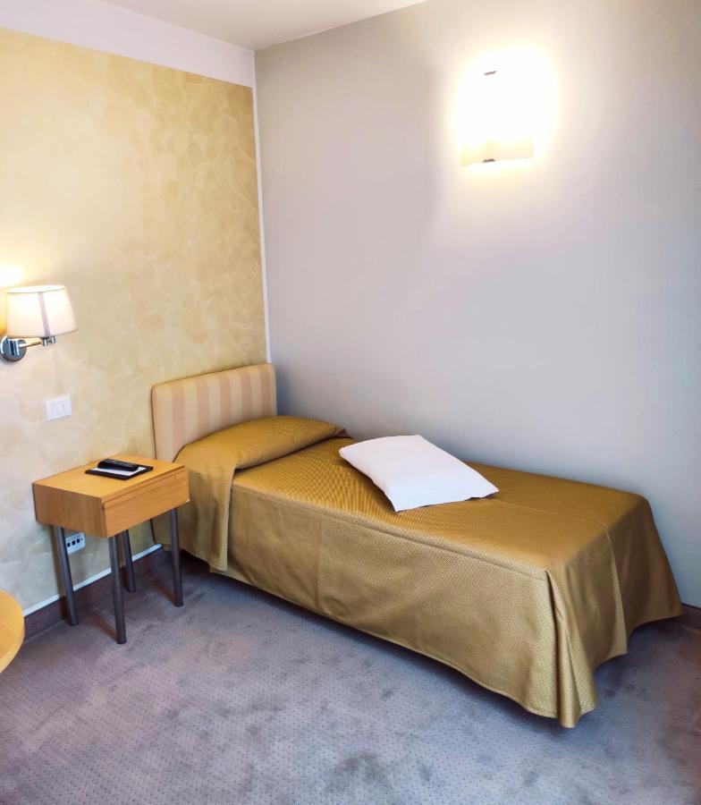 Hotel Dependance Silvestro Garda  Eksteriør billede