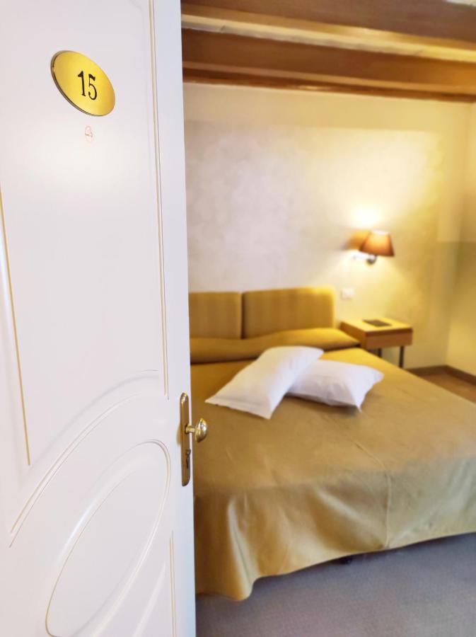 Hotel Dependance Silvestro Garda  Eksteriør billede