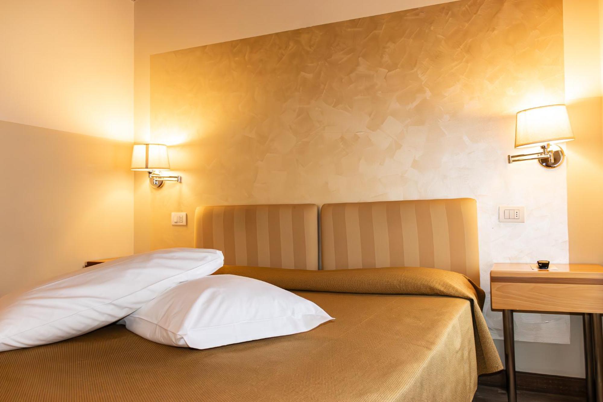 Hotel Dependance Silvestro Garda  Eksteriør billede